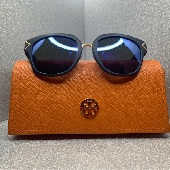 Accessories - Sporty Tory sunnies